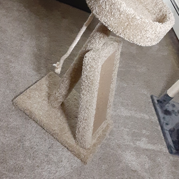 Cat tree - Picture 2 of 3